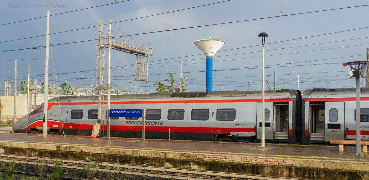 Скоростной поезд "Trenitalia". Фото сделано автором канала в августе 2019 г.