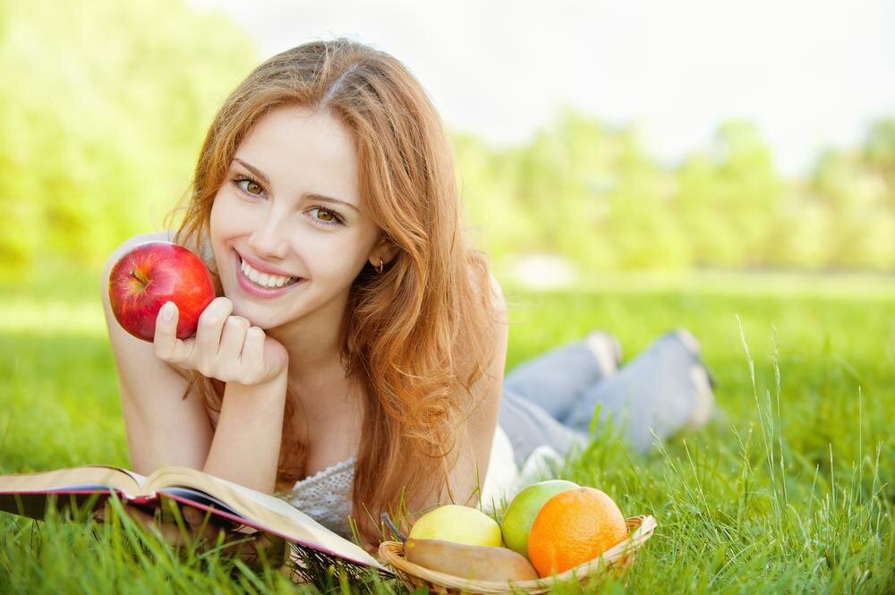 http://spirit-ninja.ru/wp-content/uploads/2012/09/krasivaya-devushka-s-yablokom.jpg