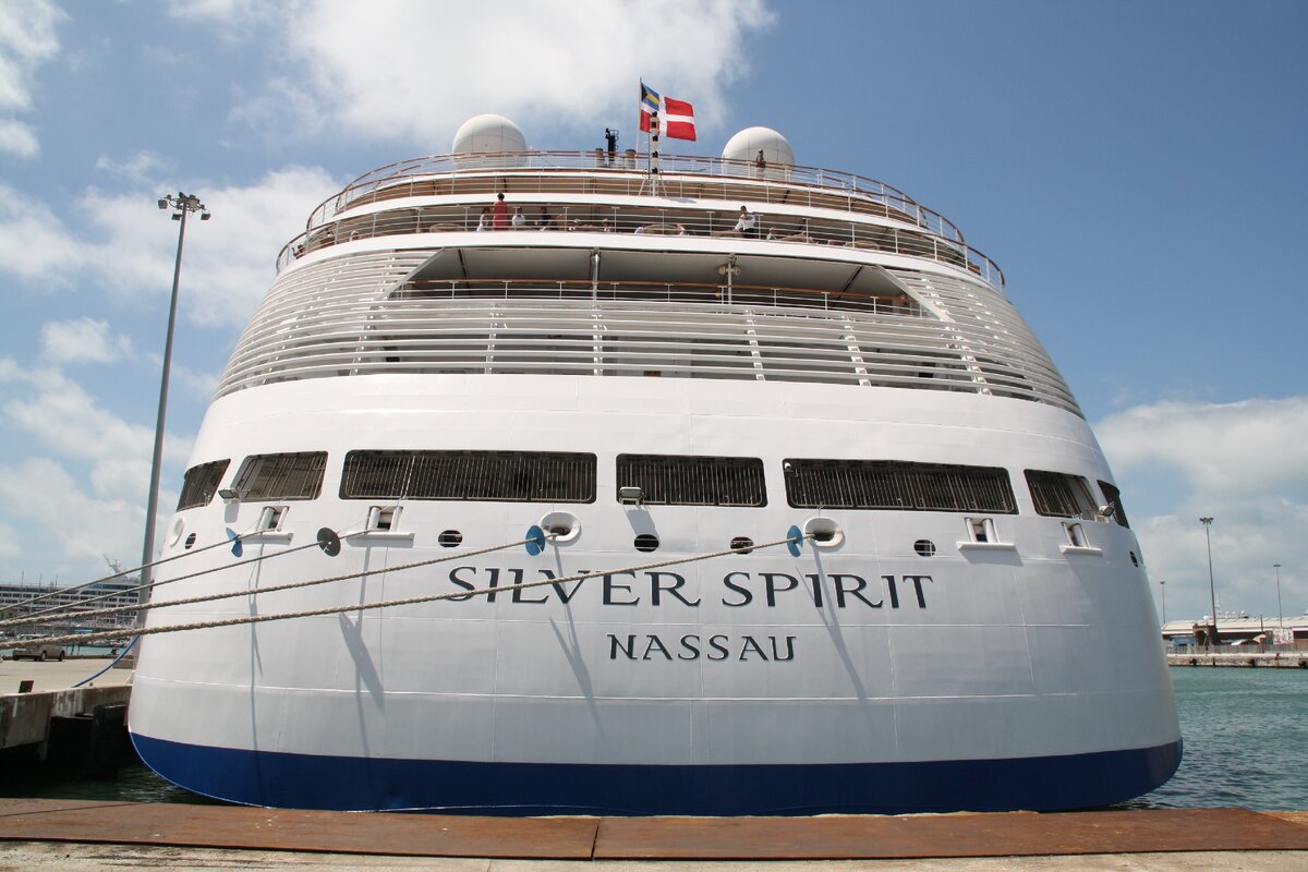 Круизный лайнер в Silver Spirit