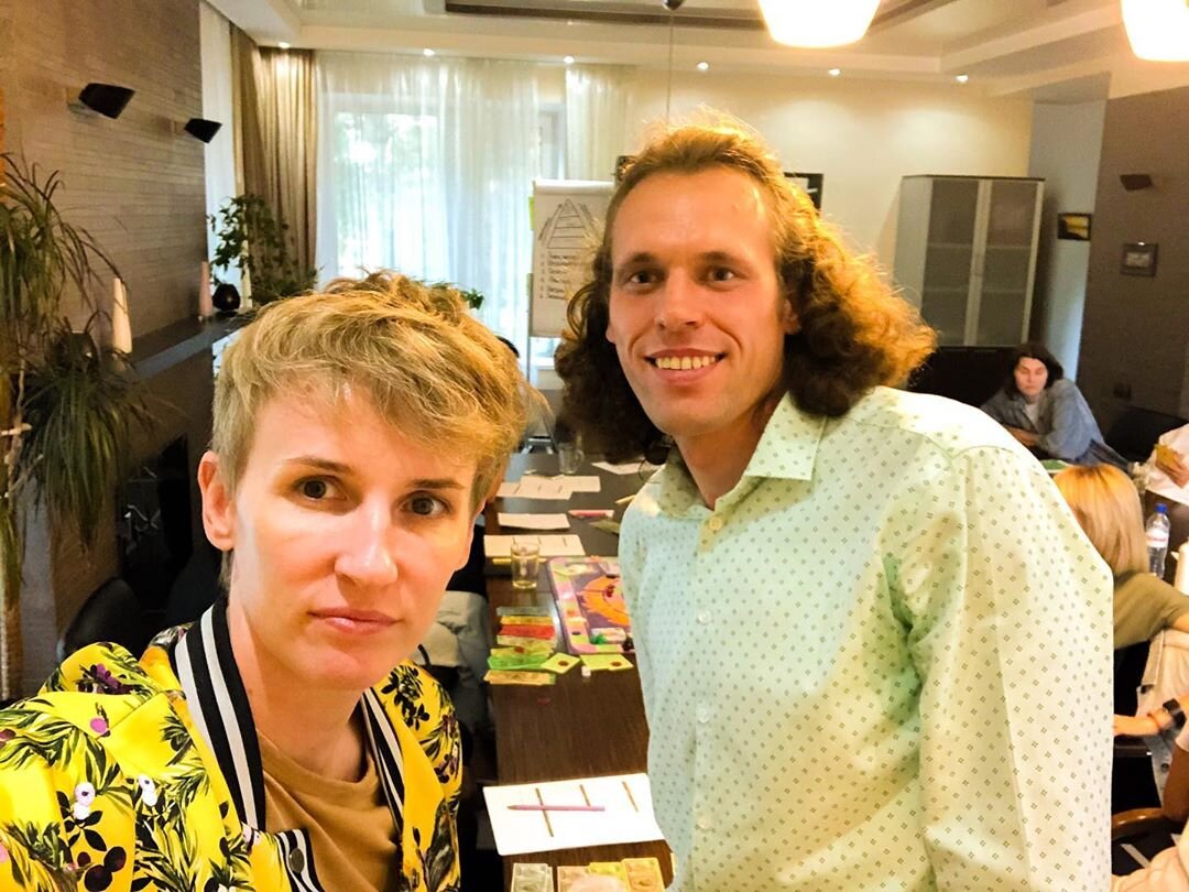 На фото: Любовь Черемисина и Петр Шталинский на игре "Денежный поток"