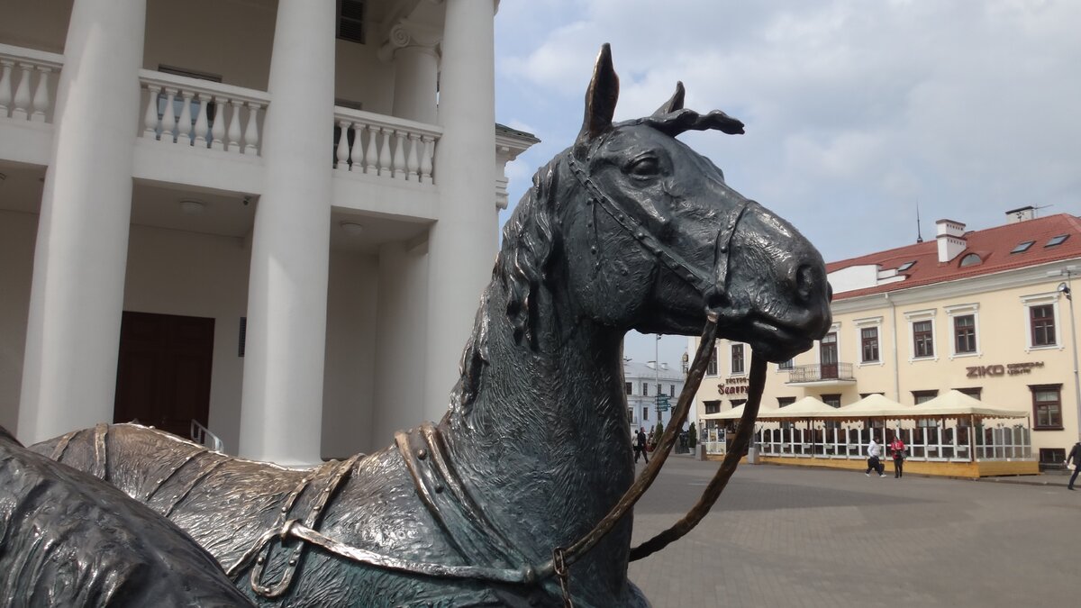 Минск, скульптура у Ратуши