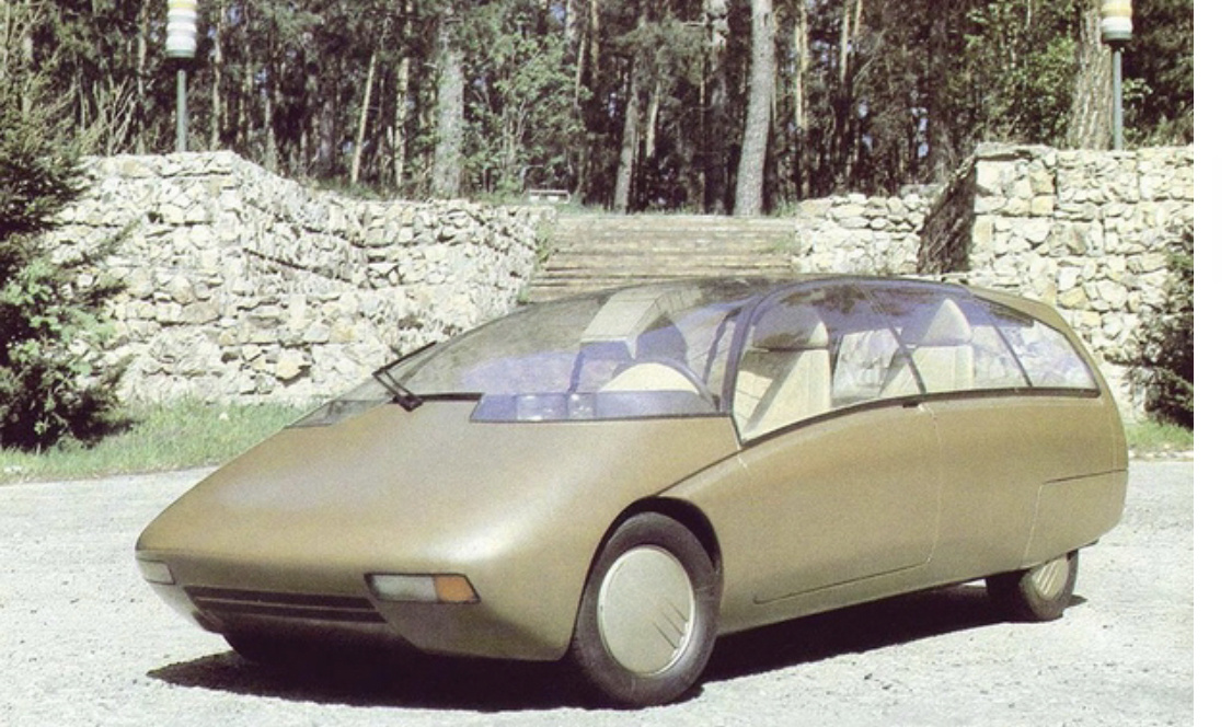 У ВАЗа была возможность закрепиться в только зарождающемся сегменте минивэнов, но этот проект оставил после себя только обиходное прозвище «вазовские бананы», пластилиновый макет в натуральную величину и пару остеклённых макетов в масштабе 1:5. Но хорошую службу вазовцам «бананы» всё же сослужили: говорят, одним из решающих факторов при принятии решения о создании на ВАЗе Научно-технического центра в ходе визита Михаила Горбачёва в 1986 году в Тольятти стал возглас его супруги Раисы Максимовны, которая разглядывала альбом с макетами «бананов», где те выглядели, как реальные автомобили: «Миша, а у нас такой машинки нет!»