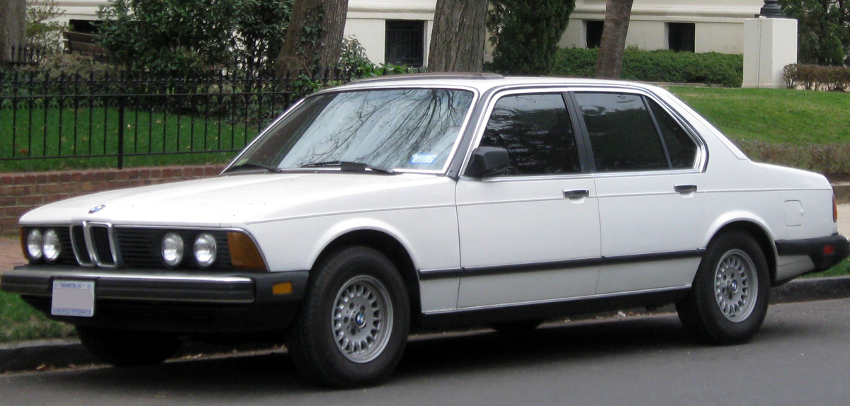 BMW 733i седан