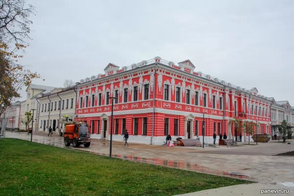 В Туле сохранилось достаточно много дореволюционных зданий, гулять по историческому центру одно удовольствие. Бывший дом Лялиных, Тула, Октябрьская улица, 45.-4