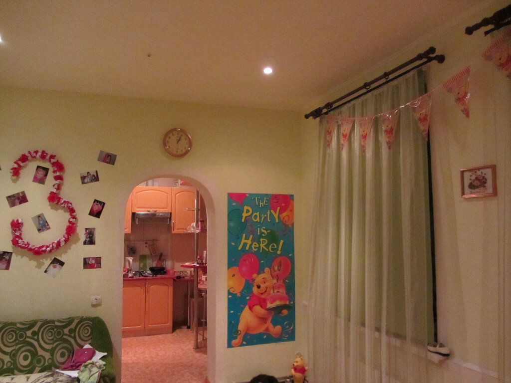 Да так украшали 8 лет назад))) 