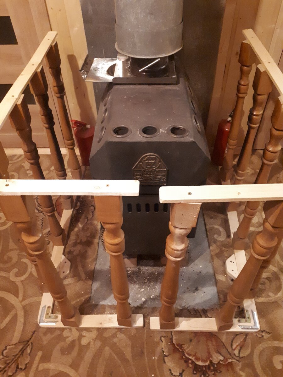 Печь "Профессор Бутаков. Студент" с огородкой от детей.