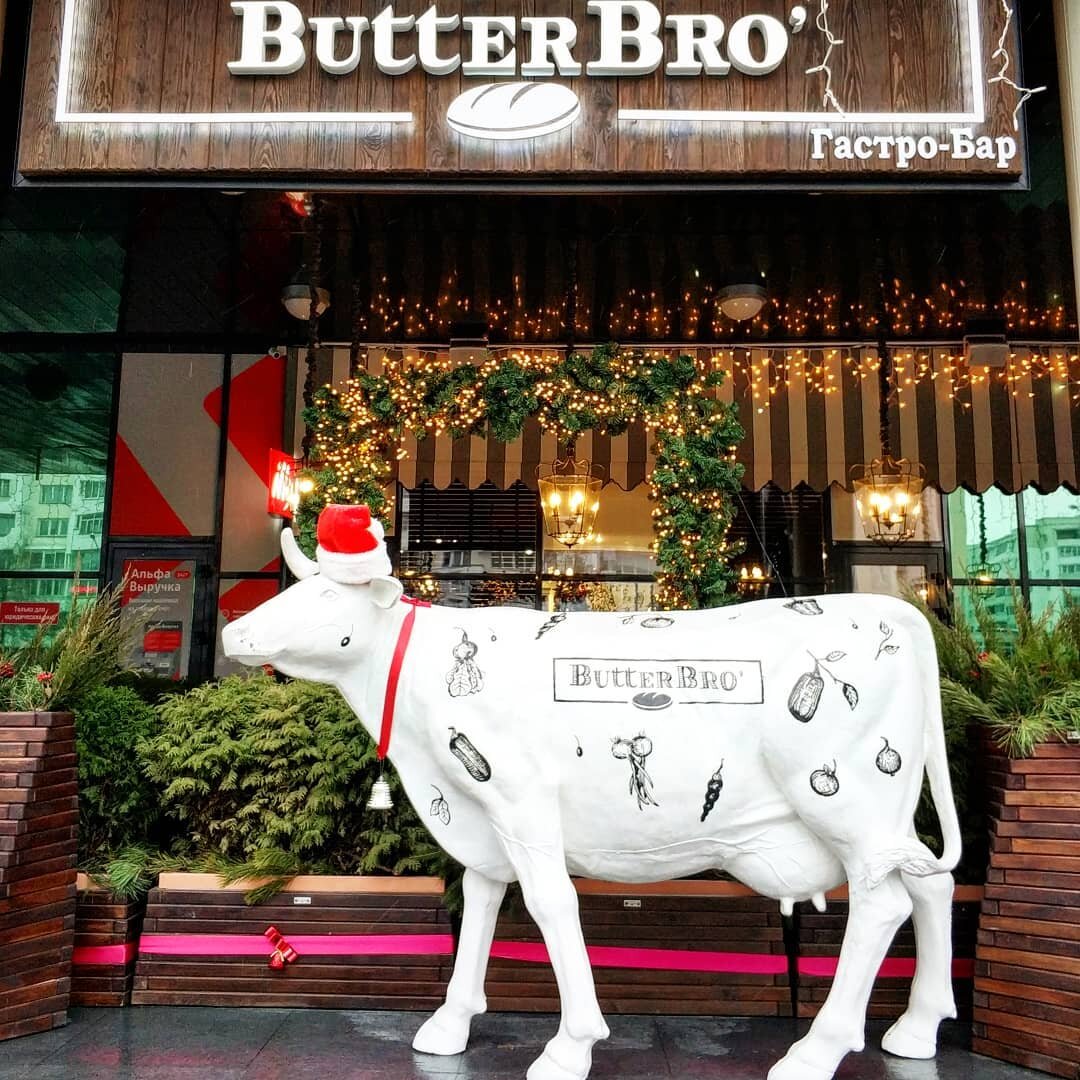 рекламная фигура корова