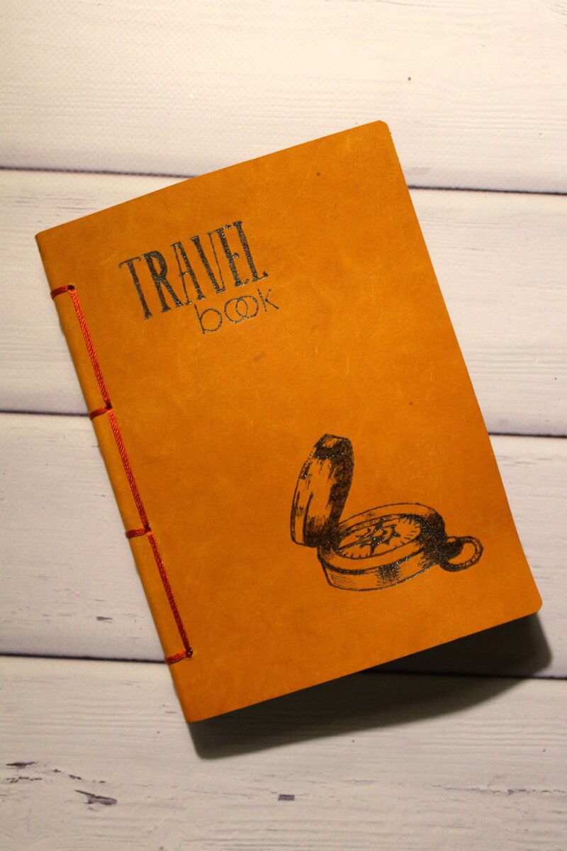 Пример пирографии на кожаной обложке