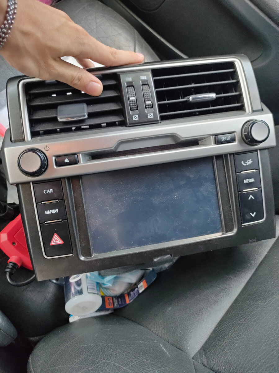 Сия чудо. Откручиваем сзади 6 болтов 