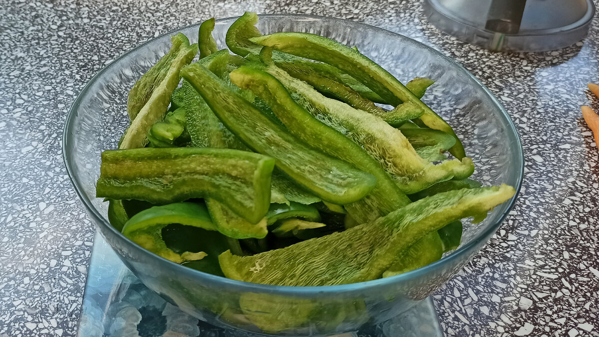 У меня есть простой и вкусный мамин рецепт лечо с болгарским перцем. Ничего  не надо заранее замерять, нужно просто делать | Куклы и кухня Марины  Еремеевой | Дзен