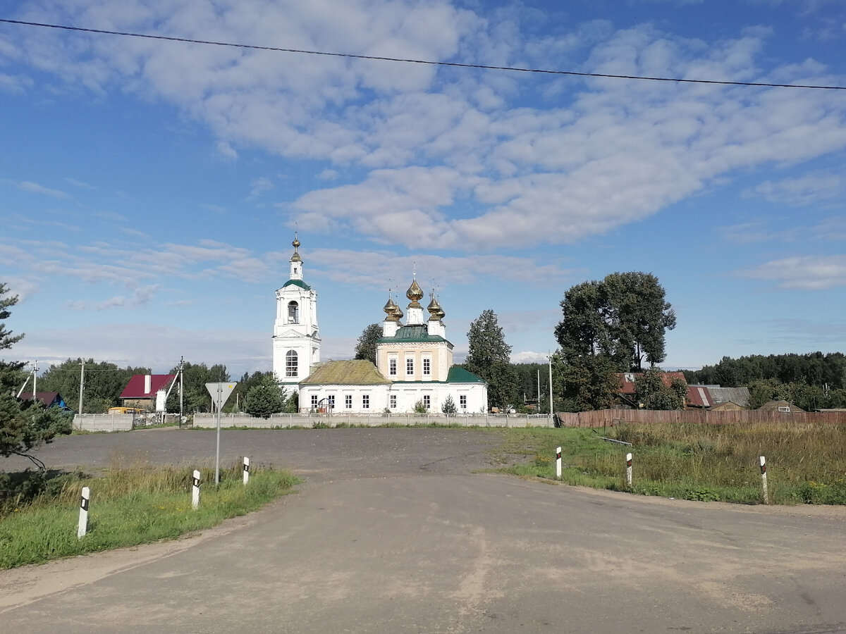 Из окна автобуса где-то  на пути в Плёс