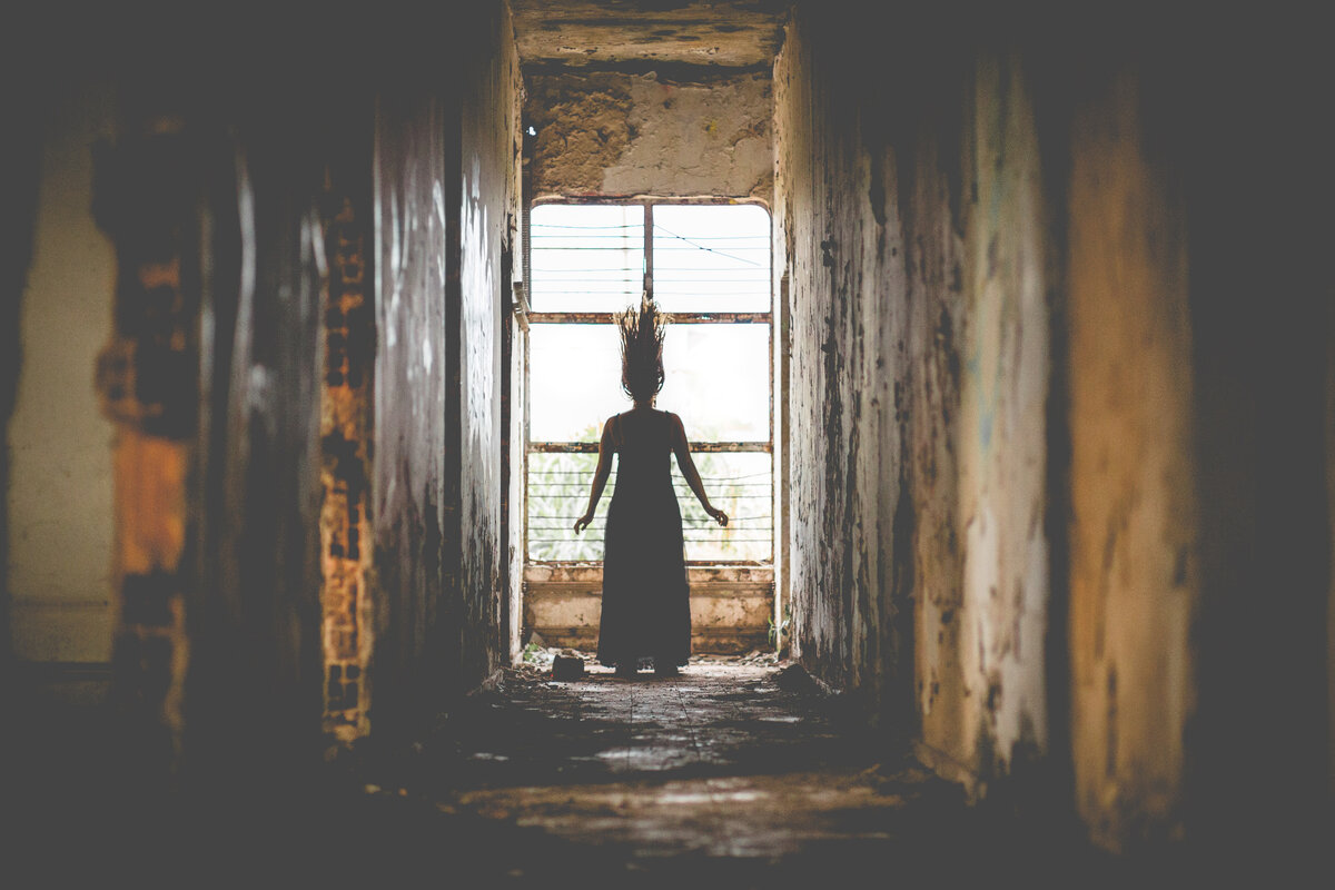 "Кто живёт за холодильником", Екатерина Широкова. Фото Edilson Borges Unsplash
