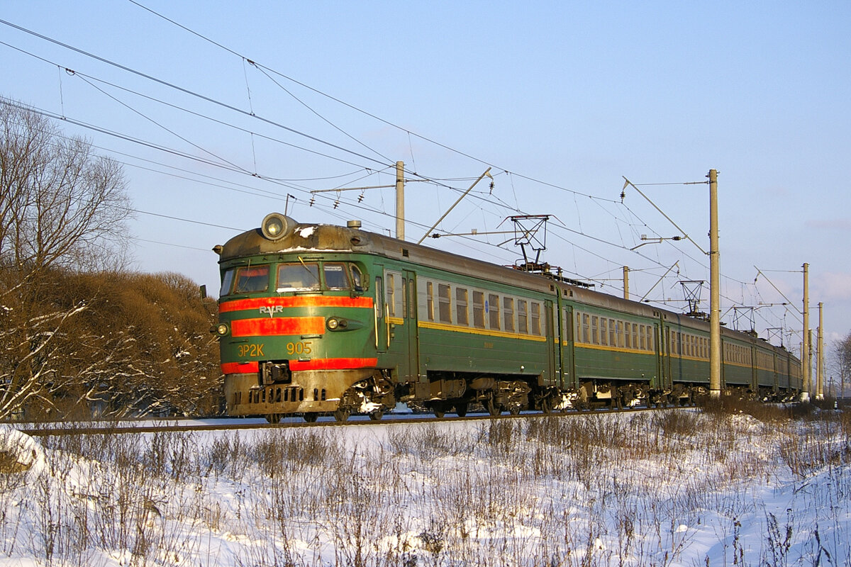 Прототип, электропоезд ЭР2К-905 окраса периода 2006-2009 годов, фото с сайта https://trainpix.org/photo/300130/?vid=6827, автор Lexeych