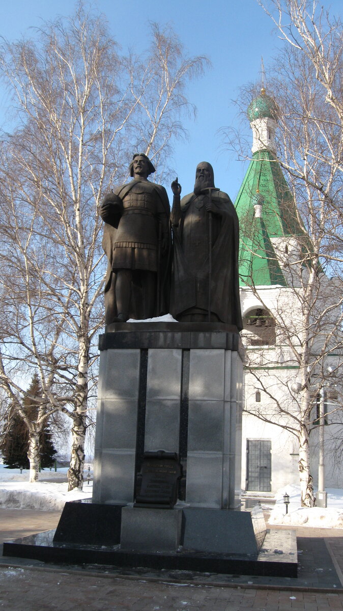 Автор памятника - В.И. Пурихов. Здесь и далее фото из открытого источника Яндекс-картинки