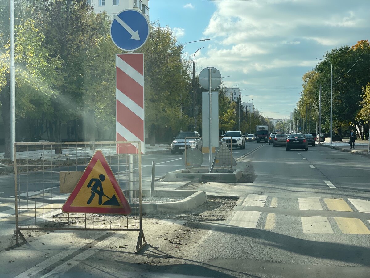 Так называемые островки безопасности на улице Юных Ленинцев в Москве, на мой взгляд, провоцируют игру в "шашечки".