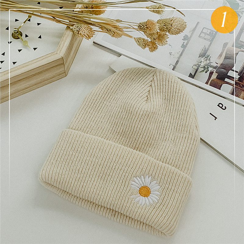 Шапка-бини с вышивкой