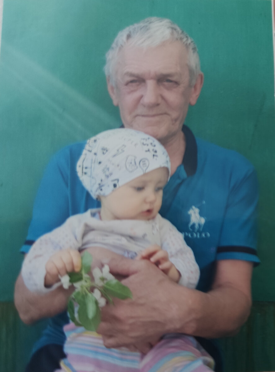 Фото старое. Не любит он фотографироваться