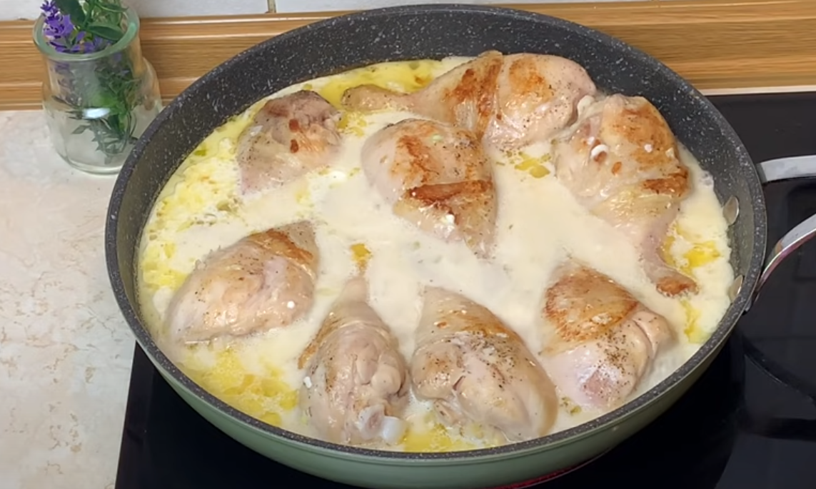 Куриные окорочка с чесноком на сковороде – пошаговый рецепт приготовления с фото