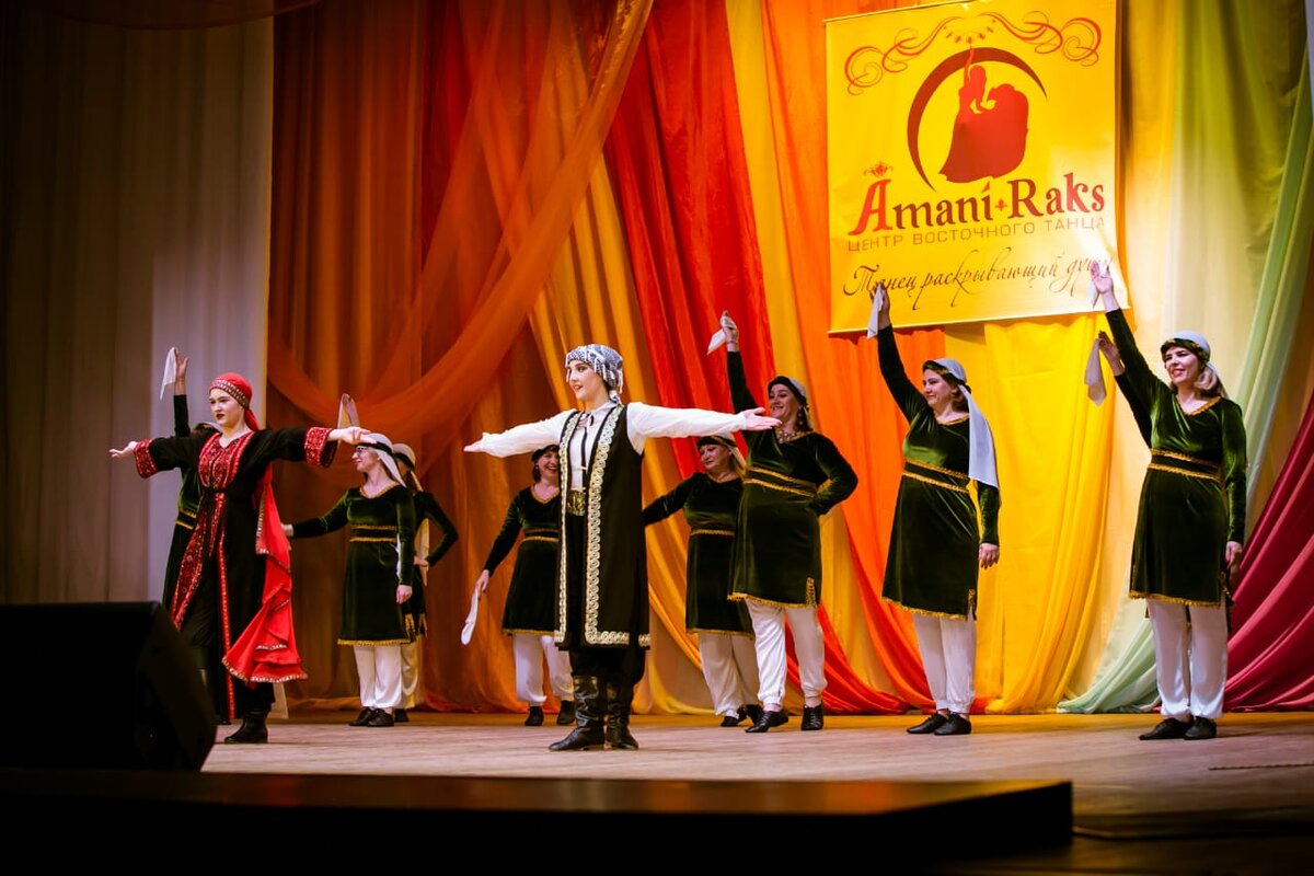 Стиль фольклорного мужского танца дабка. Из архива автора