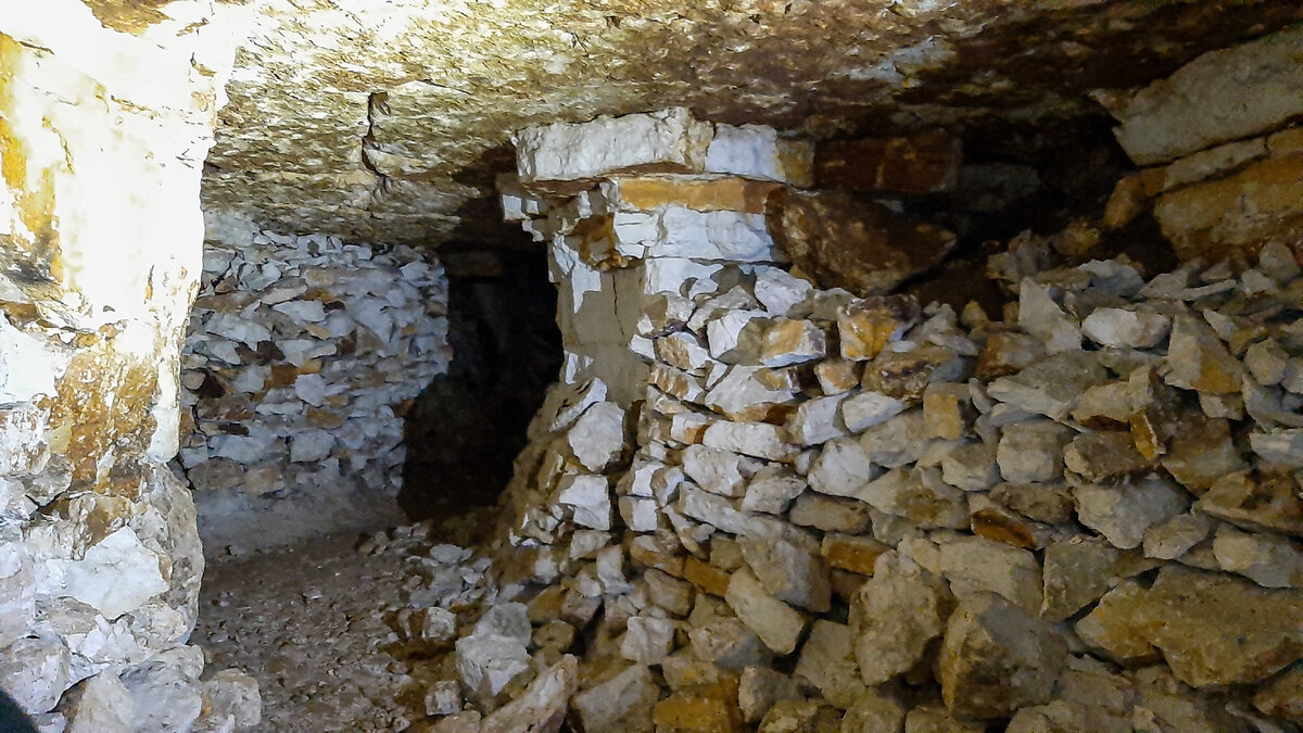 Один из залов пещер Володарского. Фото автора.