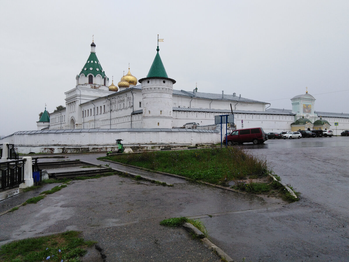 Ипатьевский монастырь в Костроме. Здесь находился Михаил Федорович Романов до объявления его царем.