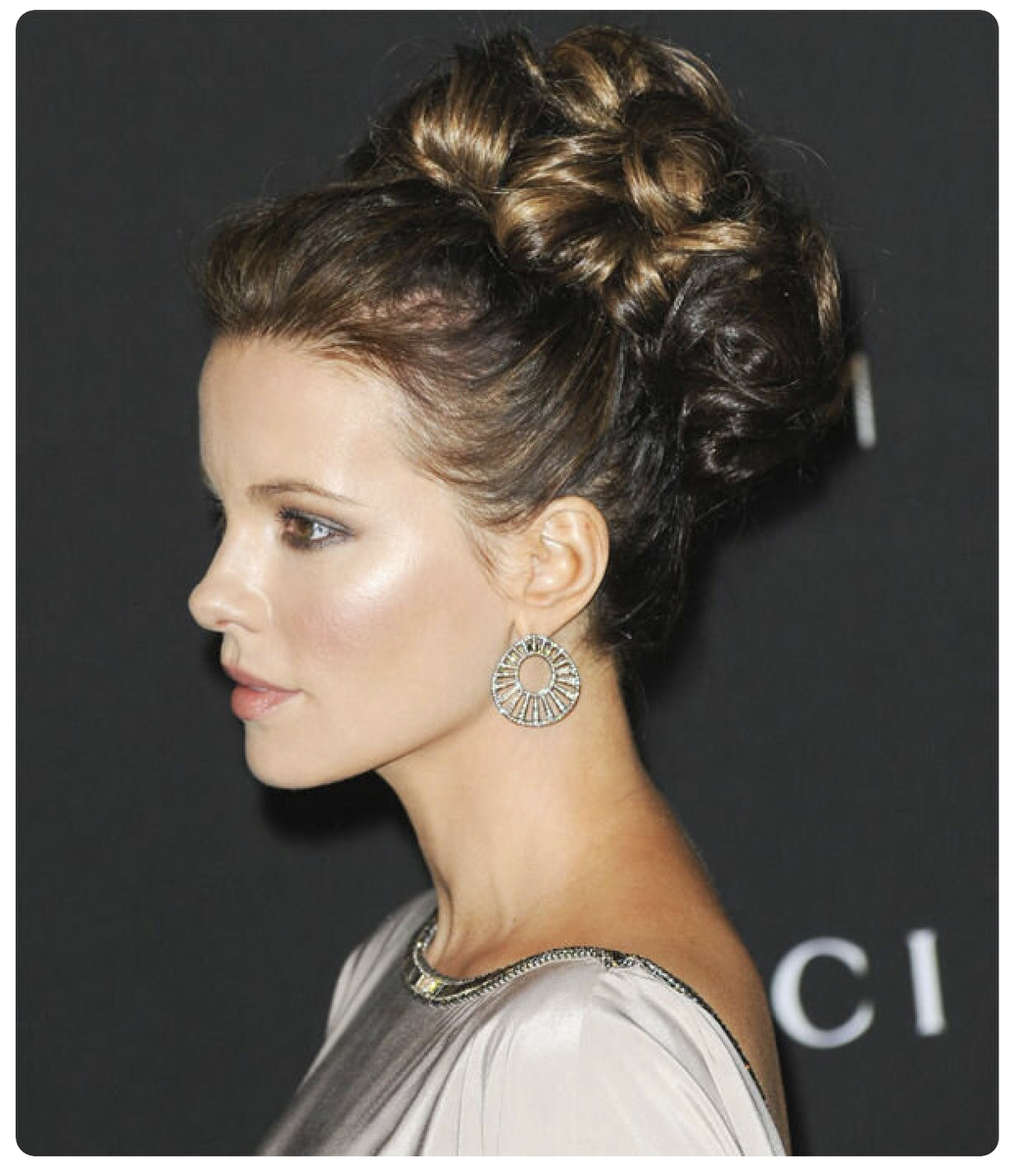 прически к короткому платью. свадебный образ. невысокие девушки.