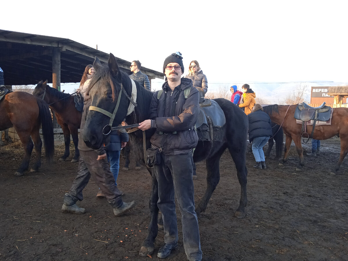 Фото автора с лошадью.Январь 2022г.