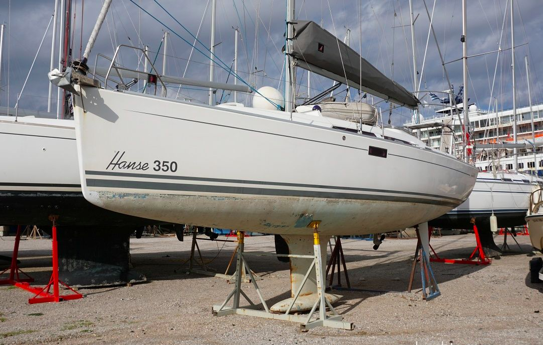 Яхта немецкой верфи Hanse 10.5 метров, 3 каюты, санузел, 6 спальных мест 6 850 000р (это 55 00 EUR  по курсу 125р за 1EUR) курс сейчас творческий, смотрите актуальный. 