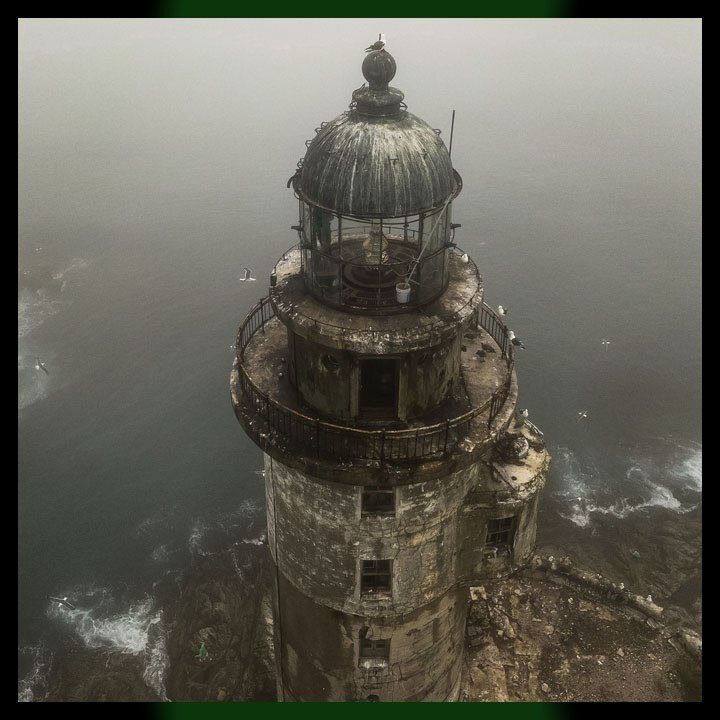 Маяк с высоты птичьего полёта.