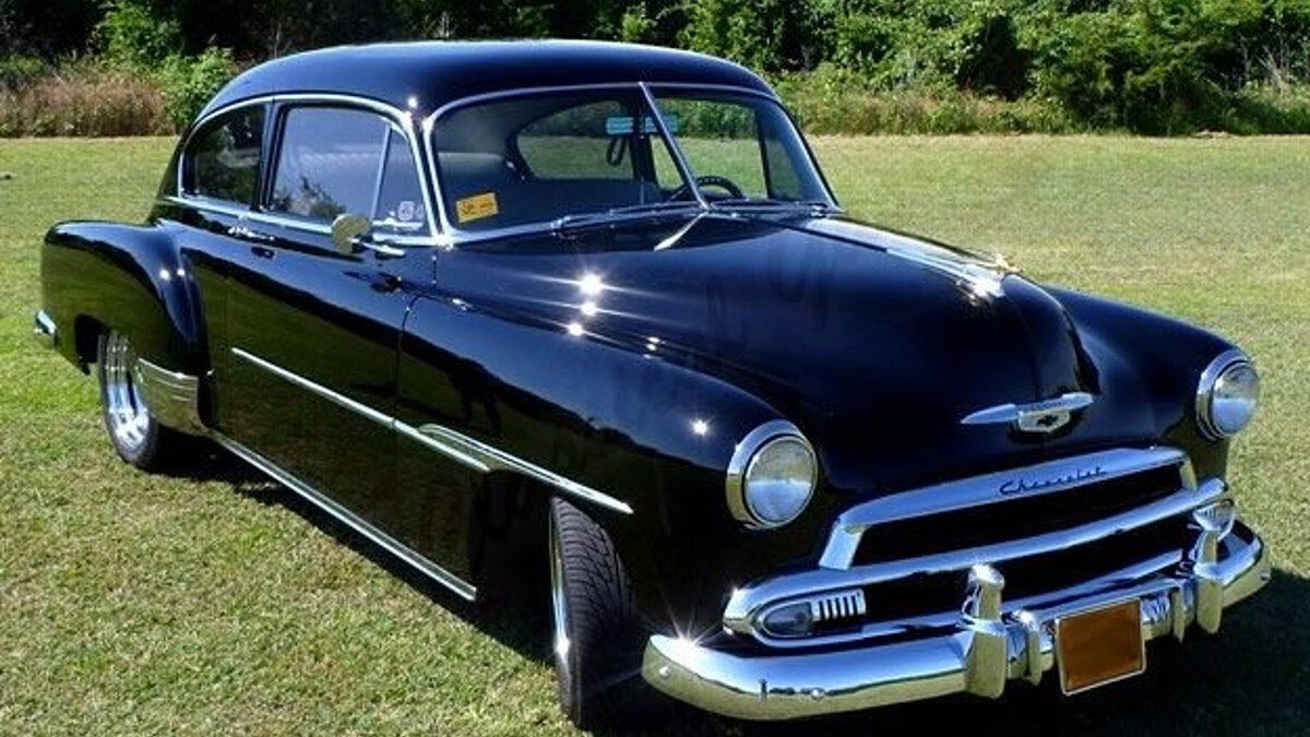 Шевроле 1951 года. Очень напоминает советсткую «Победу» и ГАЗ-21…