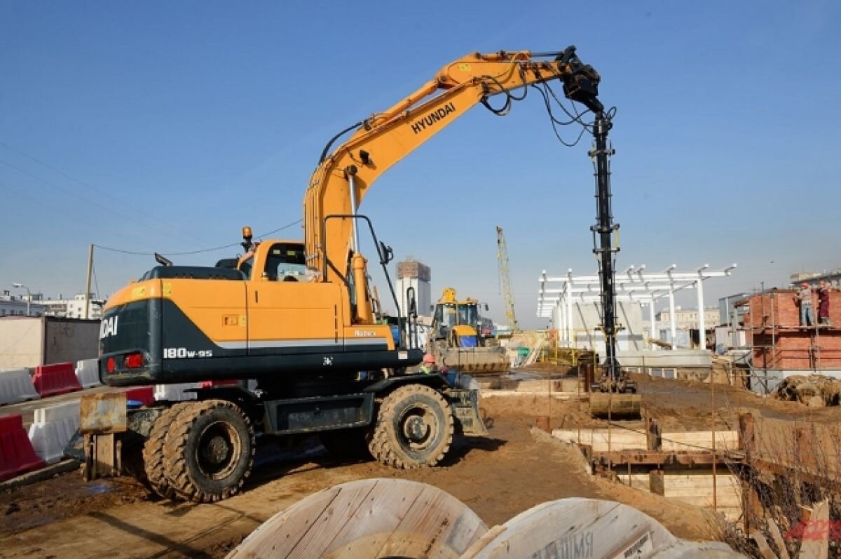    Земляные работы на стройплощадке метро на площади Сенной начнут в октябре