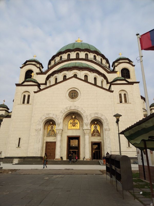 Храм Свяятого савы со стороны главного входа