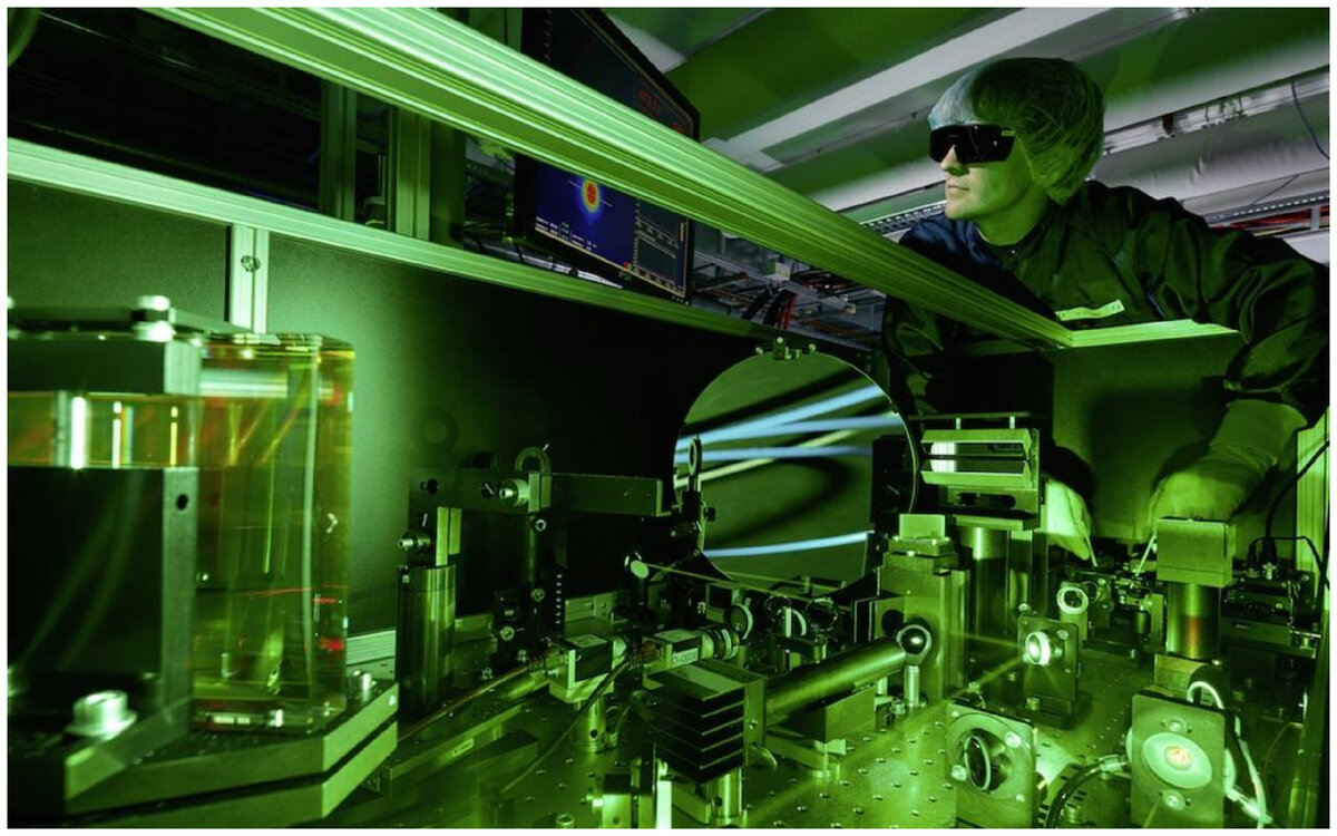 Нанотехнологии в промышленности. Лазеры в науке. Лазер в лаборатории. Лазерные технологии и нанотехнологии. Лазер в научных исследованиях.