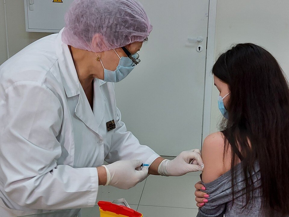     Сделать прививку можно в любой поликлинике и в трех ТРЦ. Инна ШЕРЕМЕТЬЕВА