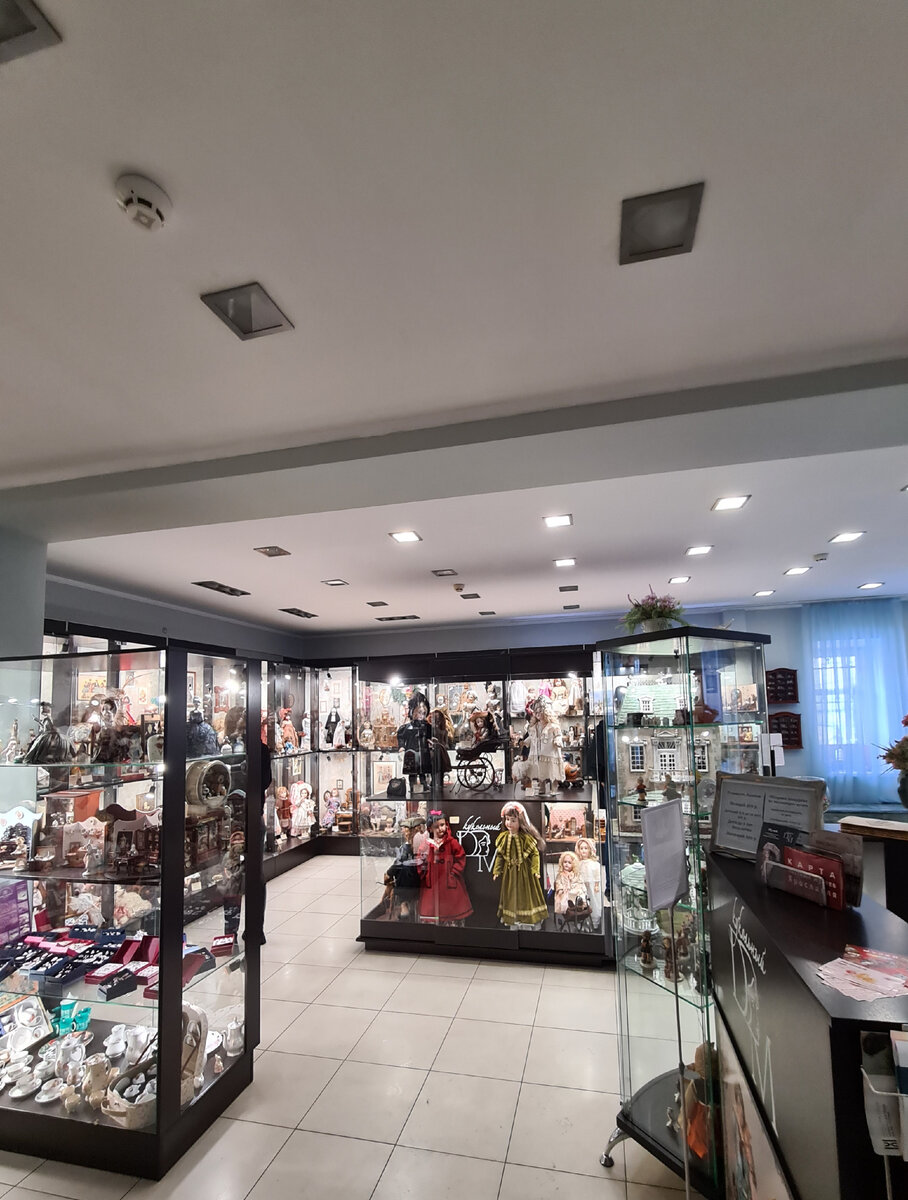 Первое, что видим при входе.