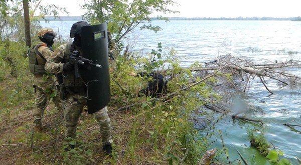     В Ивановской области условные террористы пытались скрыться на лодке