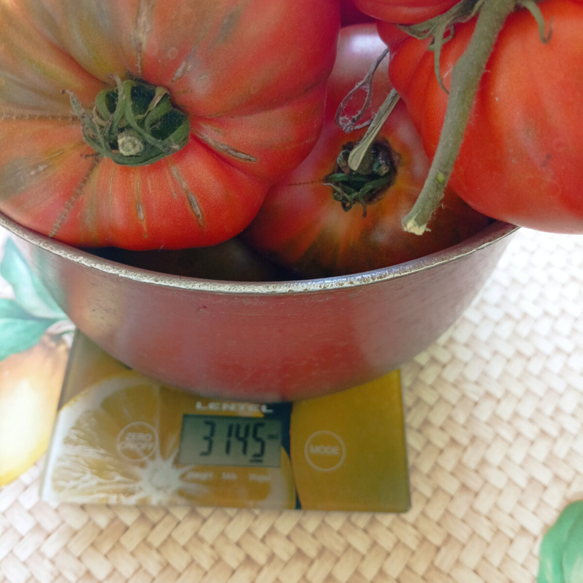 По 100 р кило. 