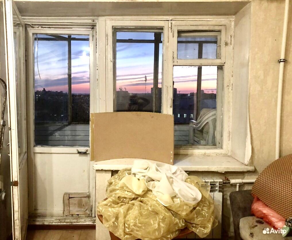 А без шторочки негламурно. Однако и на них нашелся желающий