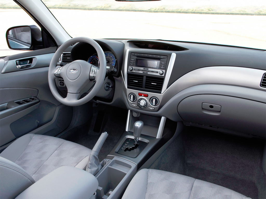 Салон Subaru Forester (третье поколение)