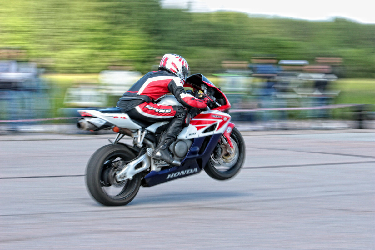 Старый RR уже на грани адекватности. Живой экземпляр найти очень сложно