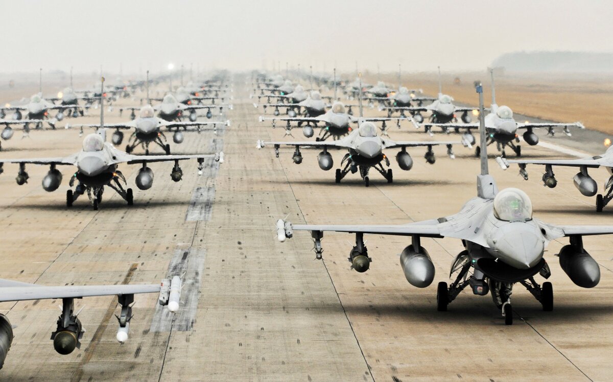 Истребители General Dynamics F-16 Fighting Falcon. Источник: Яндекс.Картинки