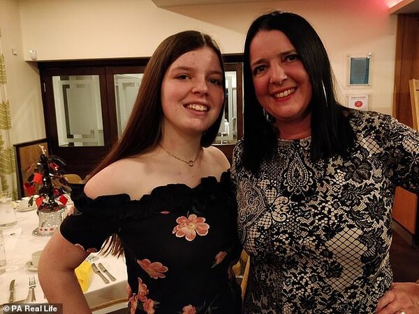 Эмбер с мамой