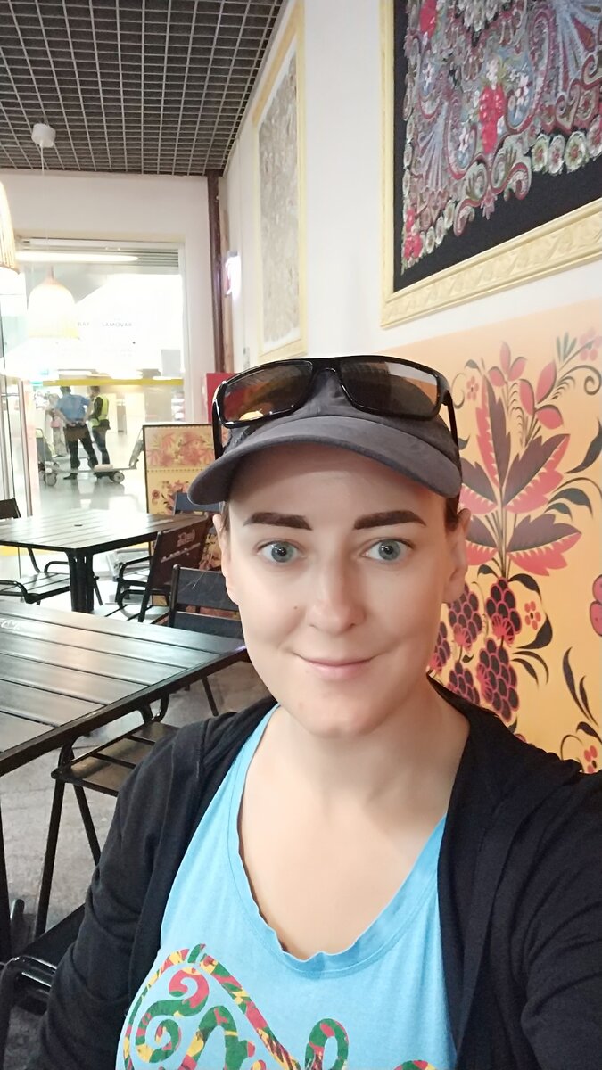 В кафе на Железнодорожном вокзале в Адлере 