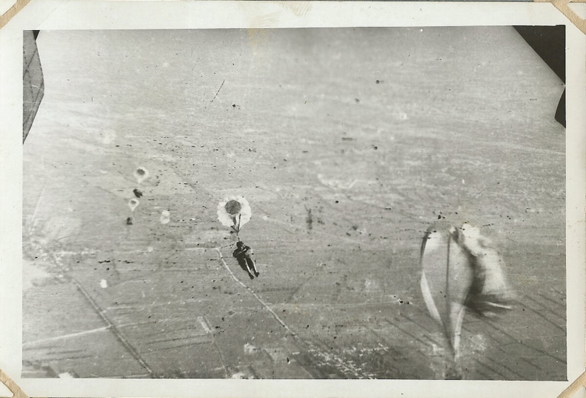 На фото из альбома автора: Пошли ребята