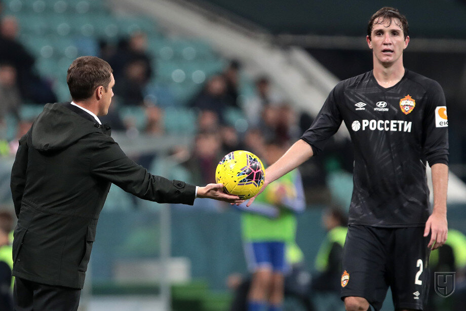 https://www.championat.com/football/news-3896487-vozvraschenie-dzagoeva-chjornaja-forma-cska-i-fanat-starover-foto-pobedy-nad-sochi.html#photo_900549