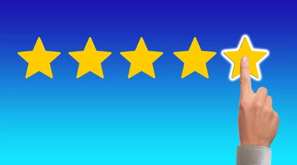  Исследование показало, что более трети онлайн-отзывов являются фейковыми, то есть они написаны людьми за деньги или сгенерированы роботами.  Amazon опроверг обвинения Fakespot, заявив, что 99% отзывов на сайте являются настоящими. Представители компании заметили, что сервис не может знать, оставлены рецензии реальными людьми или нет, так как не имеет доступа к данным. Напомним, ранее специалисты Роскачества рассказали, как отличить фейковые отзывы в интернете от настоящих. По словам экспертов, эмоциональные и оценочные характеристики к товарам в большинстве случаев встречаются в проплаченных отзывах.  