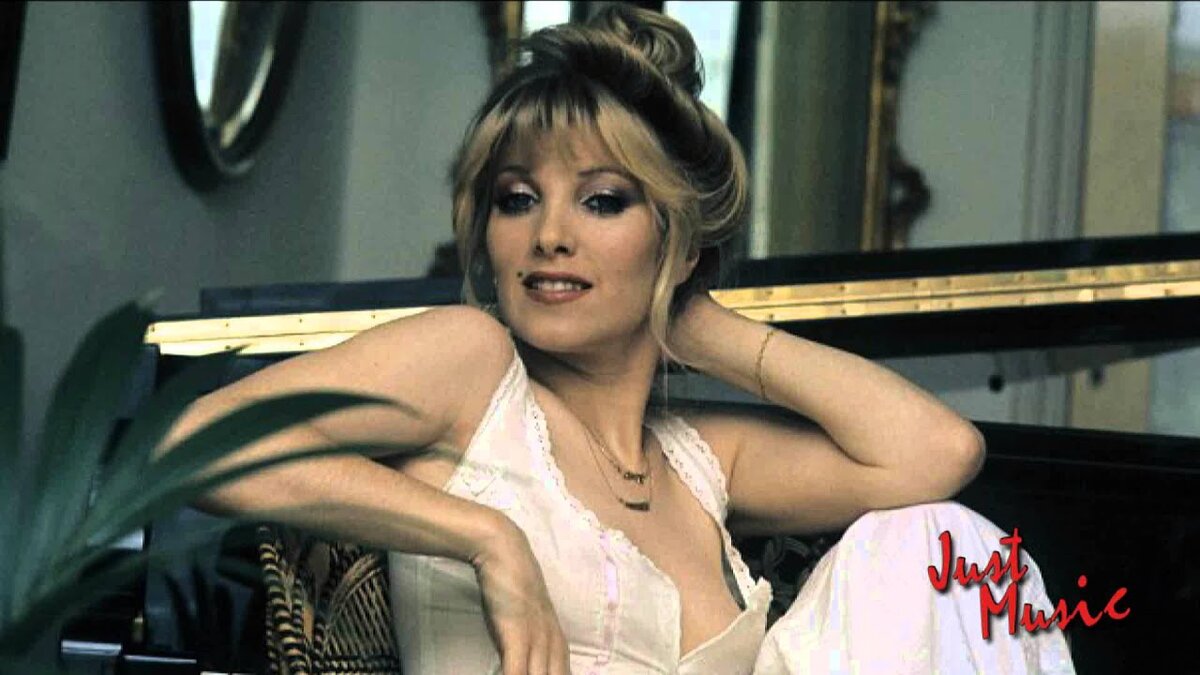 Lynsey De Paul.