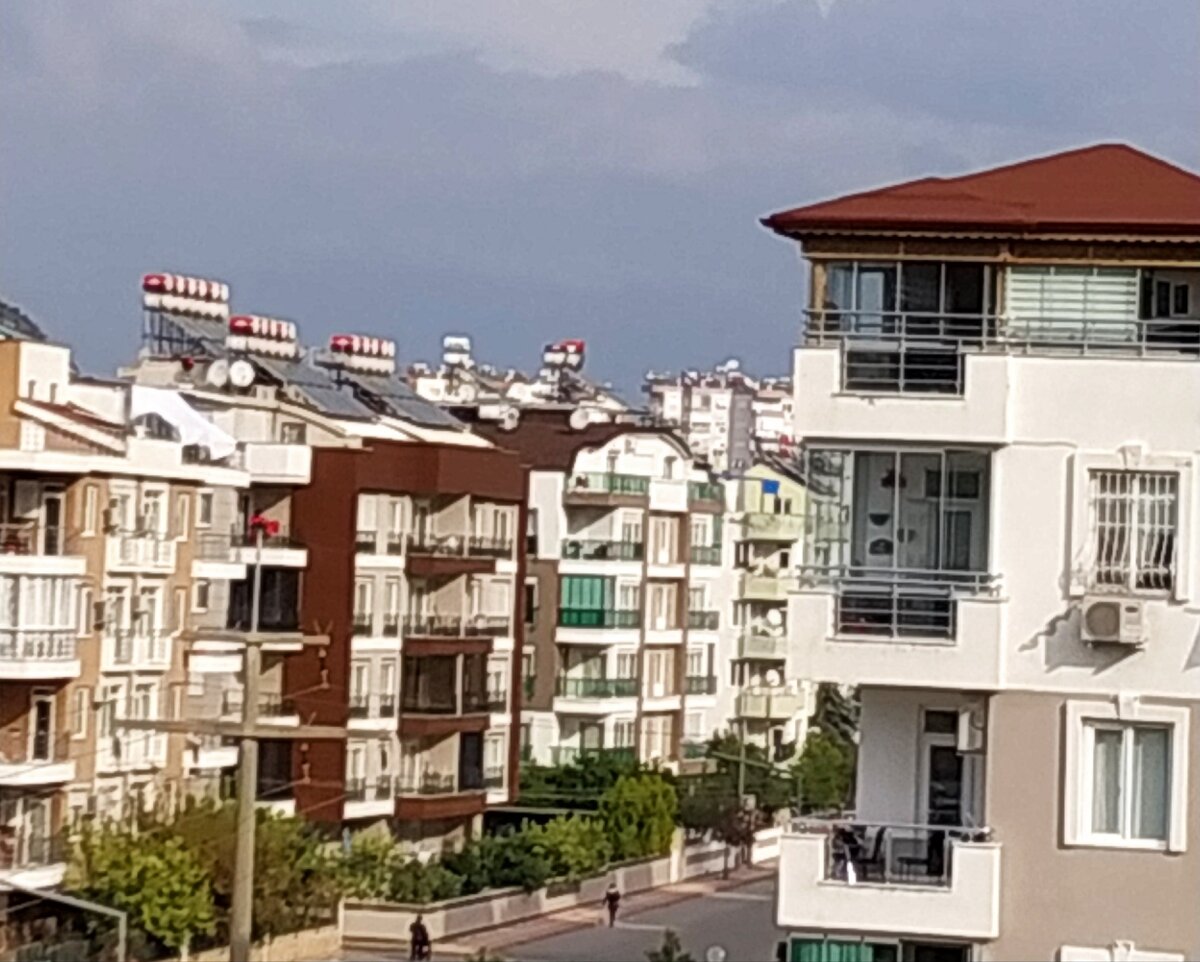 Бочки на крышах в Анталии. Фото из личного архива.