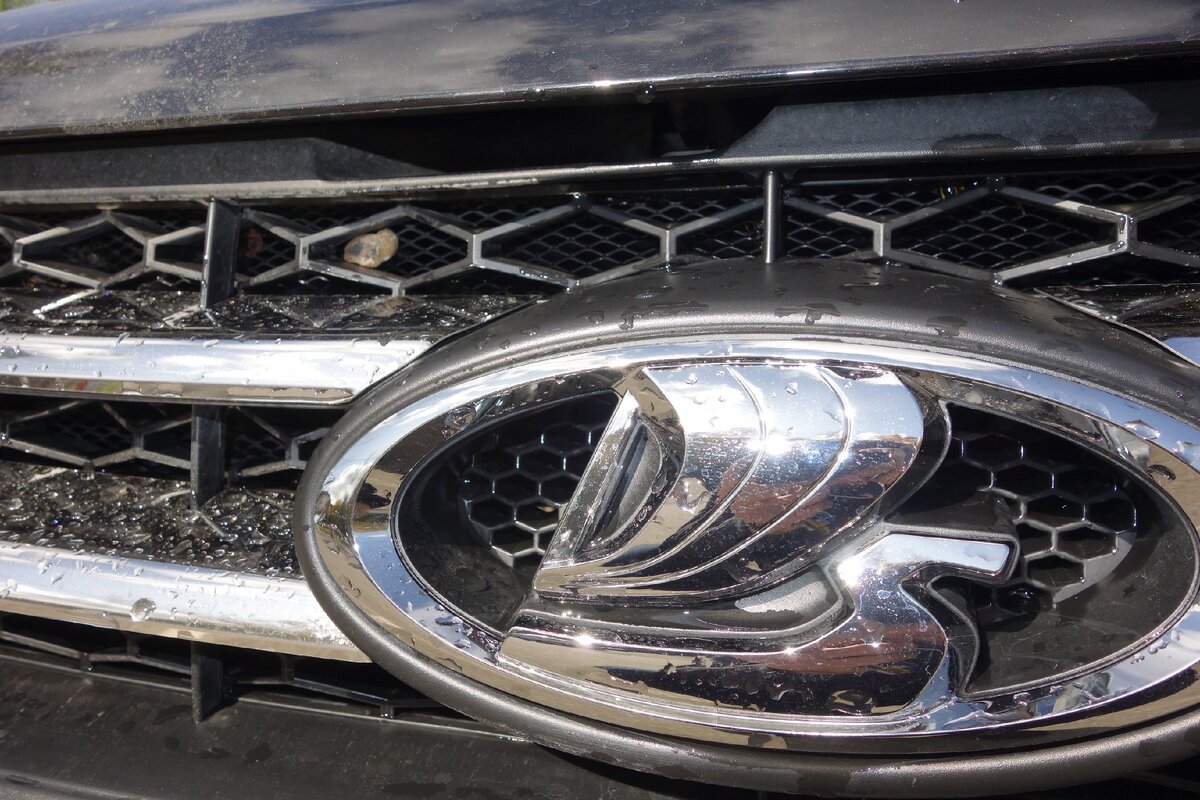 Камни на наших дорогах не редкость.