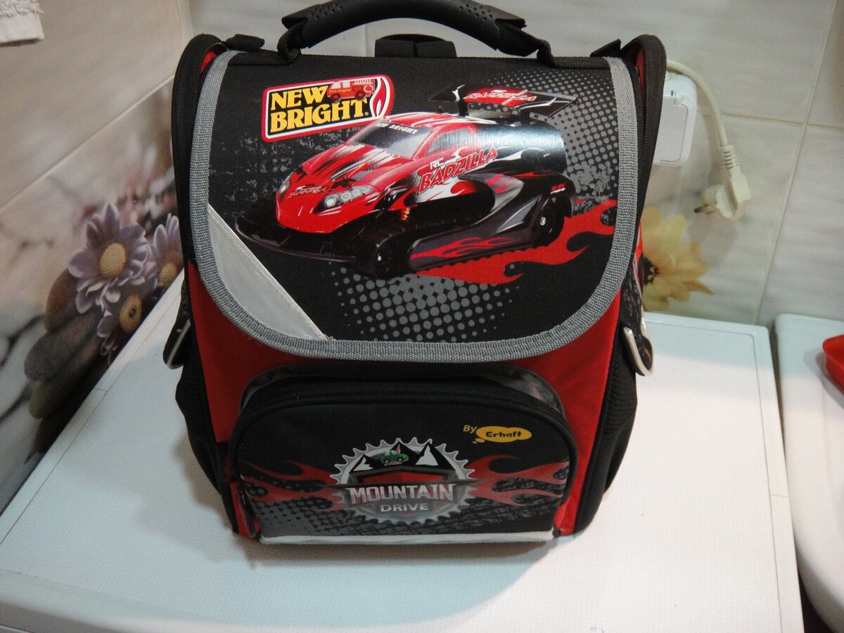 Вот такой рюкзак  из Детского Мира. Фото автора.